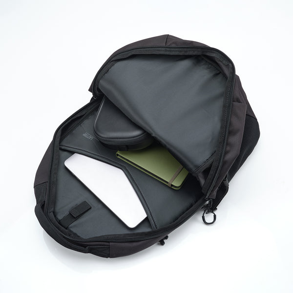 Caribee Helix 30L Backpack Black laptop sleeve