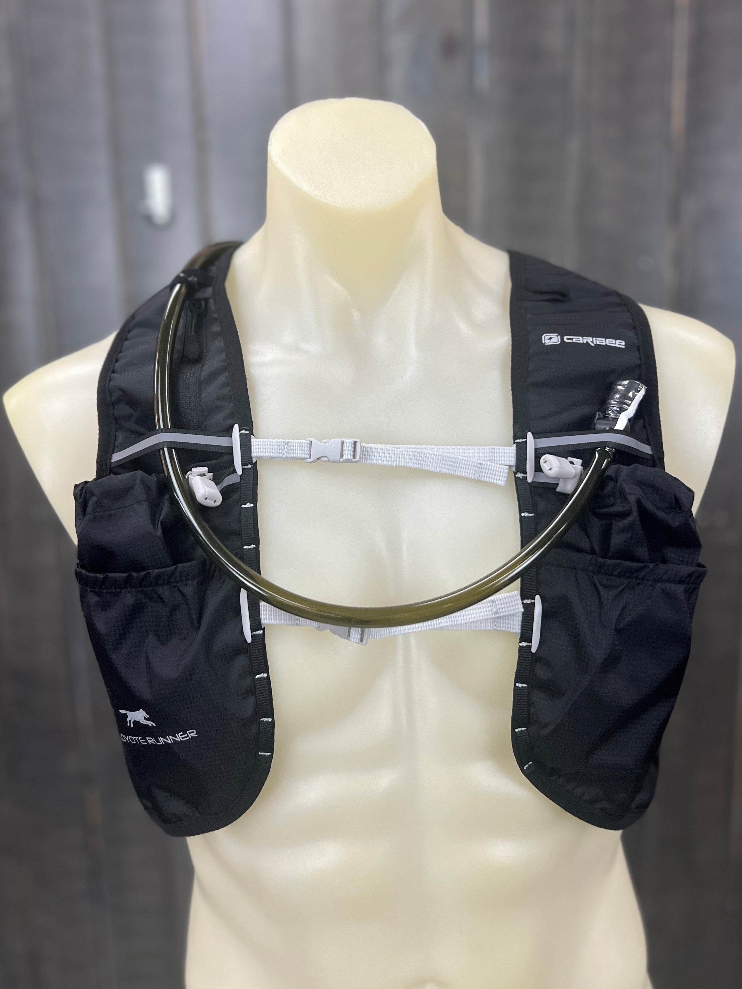 Twin sternum straps on hydration running vest